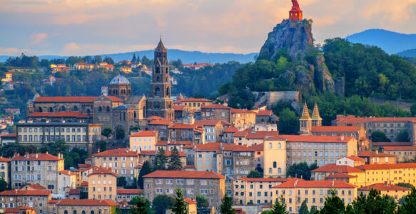 Le Puy-en Velay : visitez la capitale des chemins de Saint-Jacques-de-Compostelle !